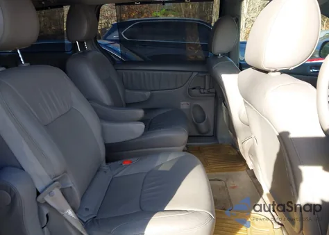 2009 Toyota Sienna Xle z USA, uszkodzony, nr VIN 5TDBK22C99S025916